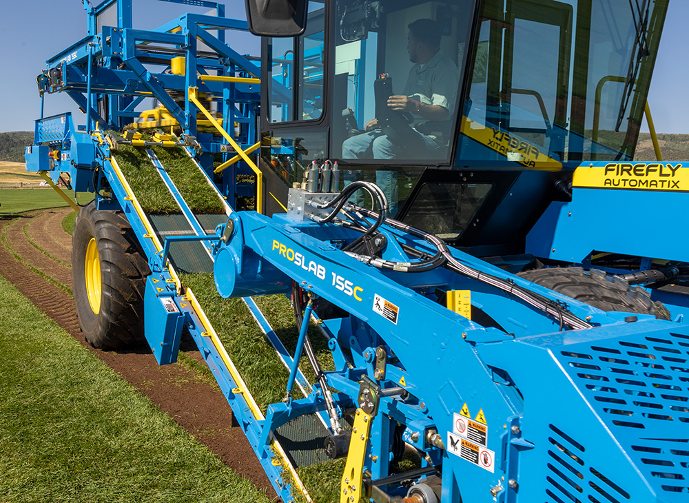 Grass traveling up conveyor with gaps